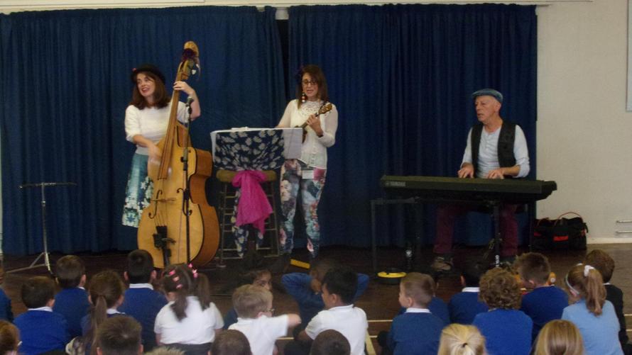 The Daisy Bowlers Choir came to show us their instruments and sing to us