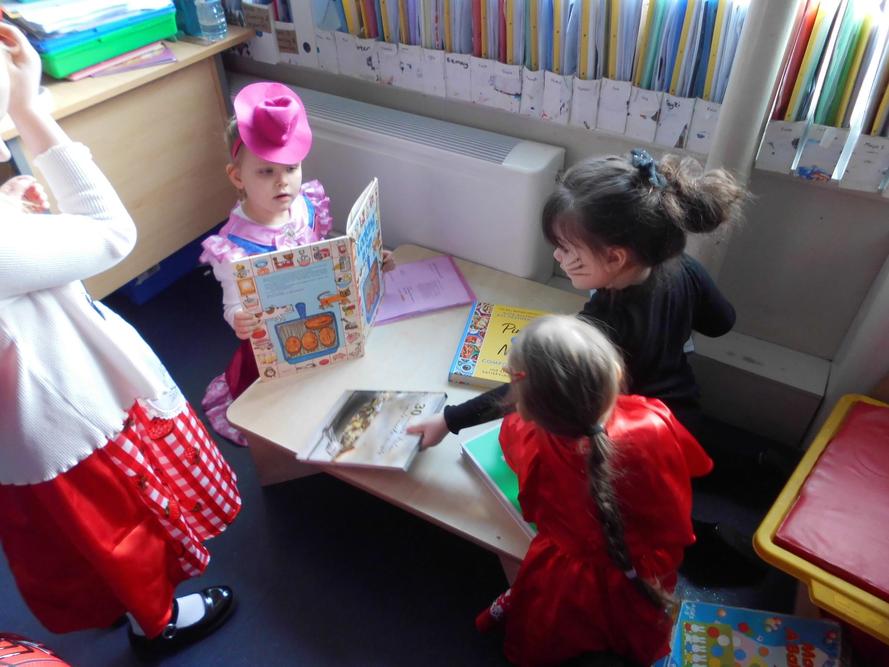 Learning how to make a jam sancwich