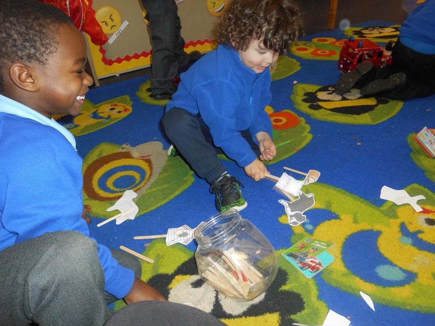 Making Little red hen puppets