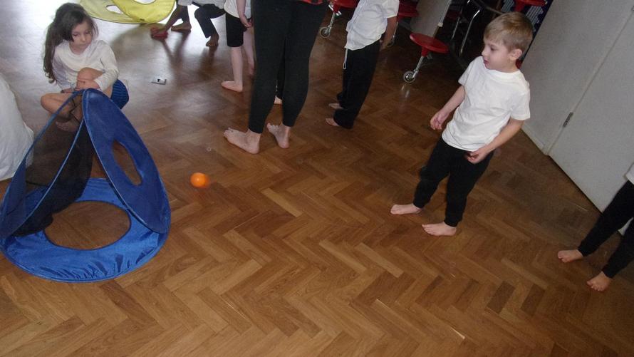 Throwing in to a target in PE